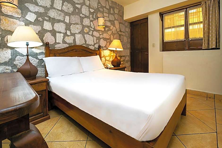 Hotel Casa del Virrey & Suites