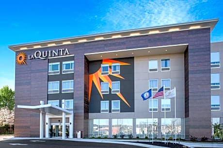 La Quinta Inn & Suites by Wyndham Manassas, VA- Dulles Airport