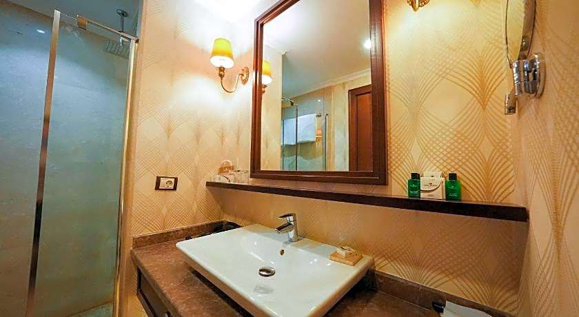 Wellborn Luxury Hotel