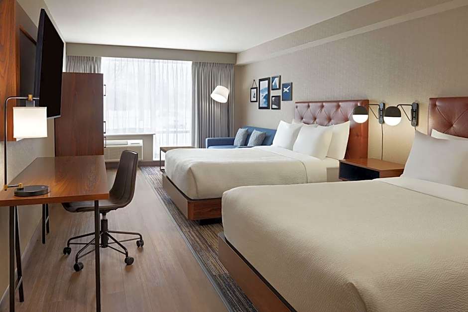 Four Points by Sheraton Point Edward Sarnia