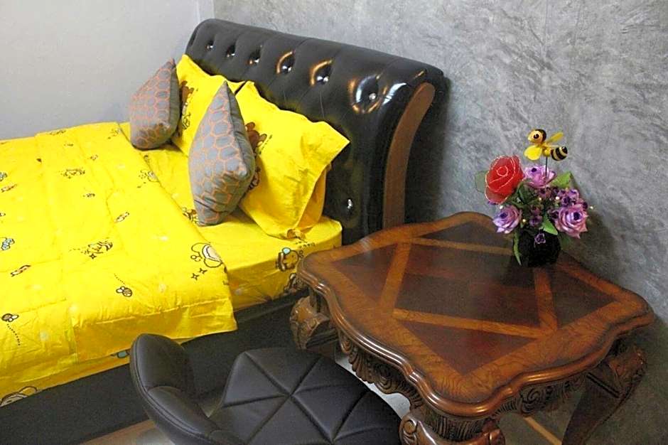 Beehive Phuket Oldtown Hostel