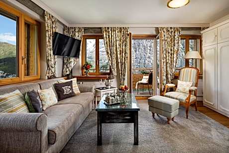 One-Bedroom Suite with Eiger mountain view