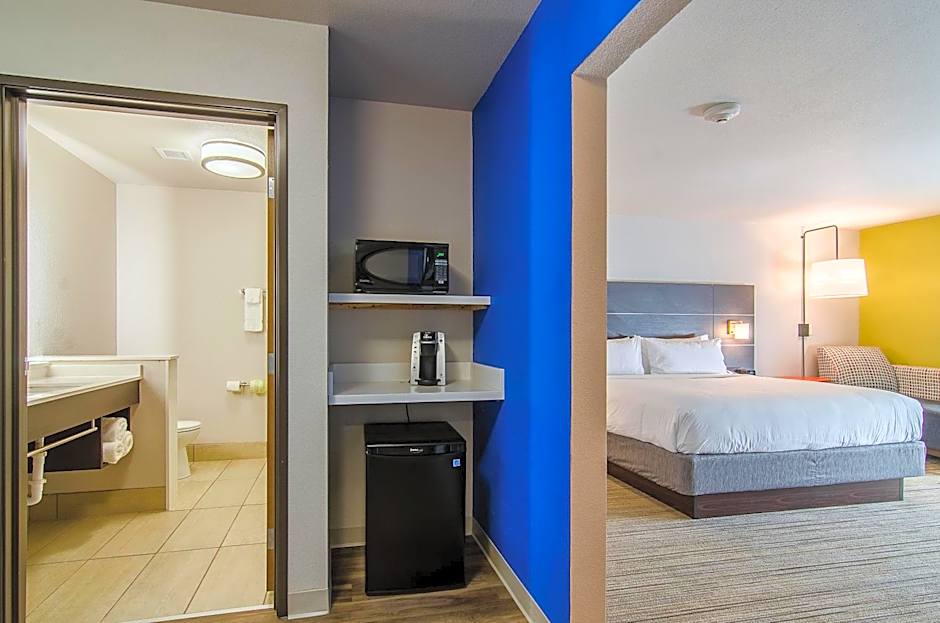 Holiday Inn Express & Suites - Atchison By IHG