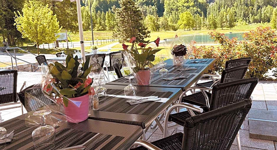 Hôtel et Camping O2 Orcières Outdoor Area