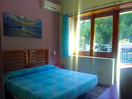 Standard Double Room with Garden View