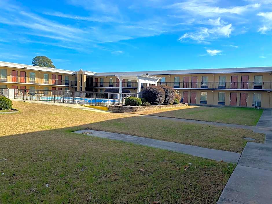 Quality Inn Elizabeth City near University