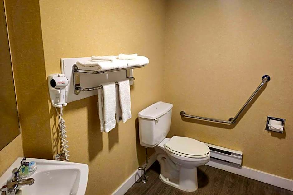 Rodeway Inn & Suites