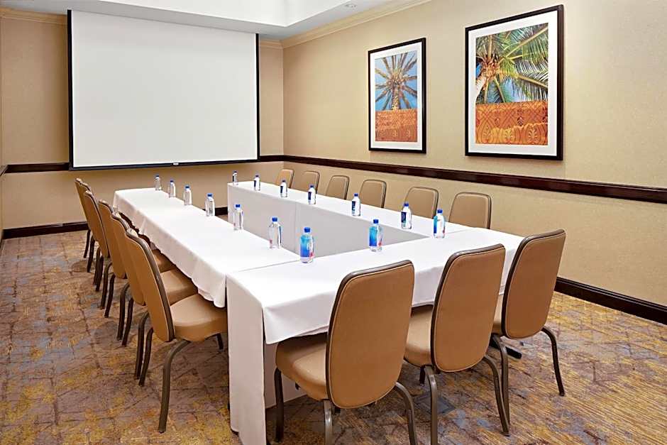 Hotel Zessa Orange County Airport, a DoubleTree by Hilton