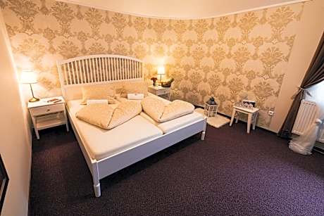 Deluxe Double Room with Bath