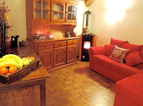 One-Bedroom Apartment (2 Adults + 2 Children)