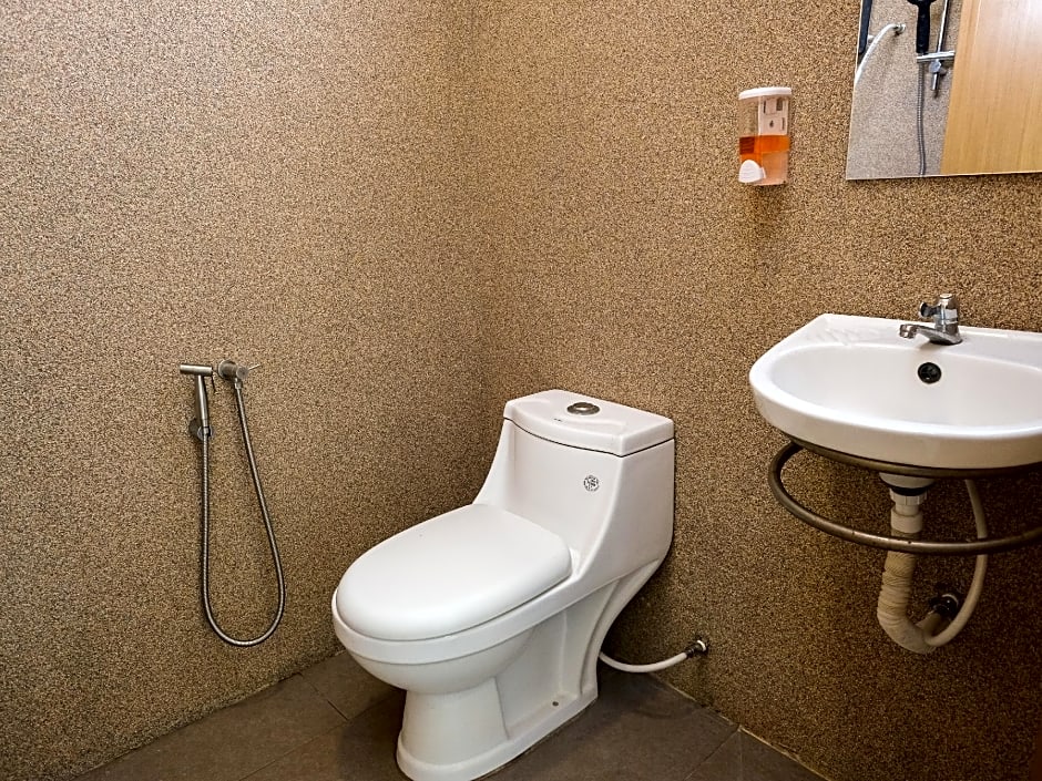 OYO 718 Mr J Hotel Wakaf Che Yeh 1