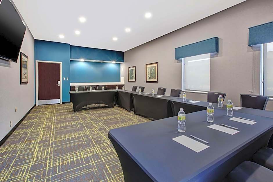 Hampton Inn By Hilton And Suites Cleveland-Airport/Middleburg Heights