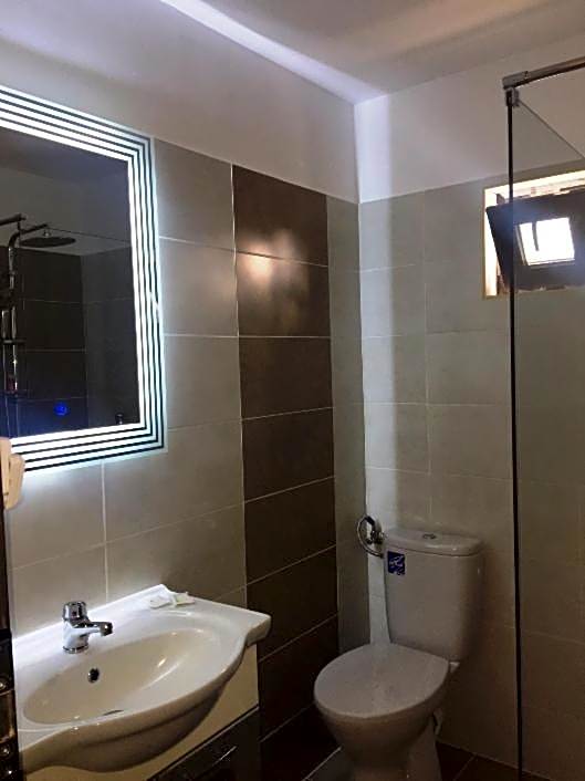 4 Seasons Apartments