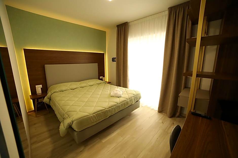8room hotel