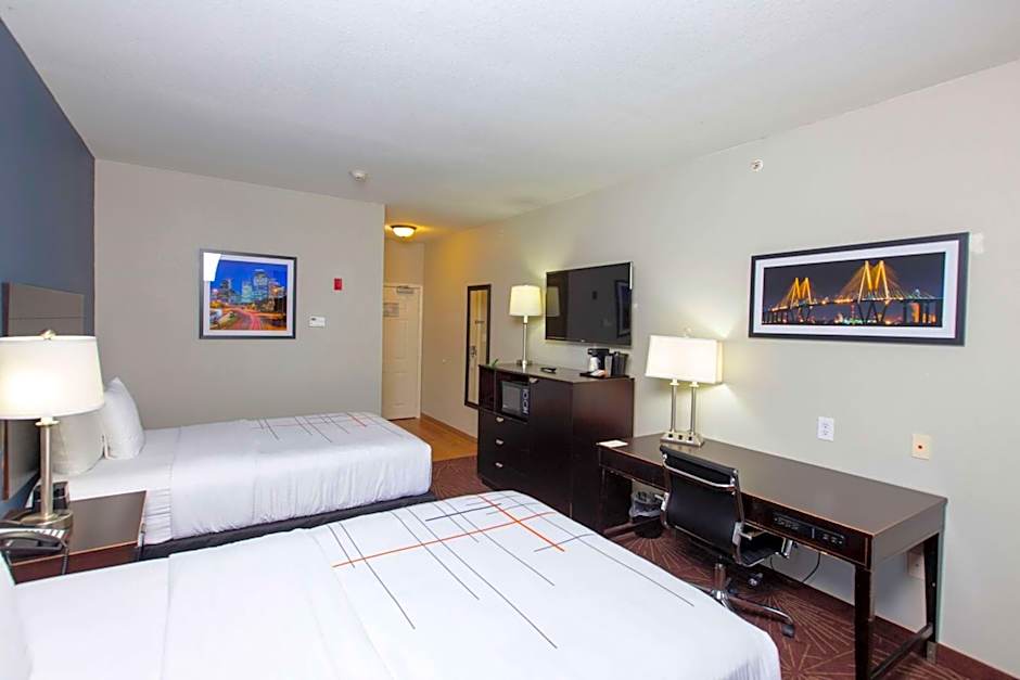 La Quinta Inn & Suites by Wyndham Houston - Normandy