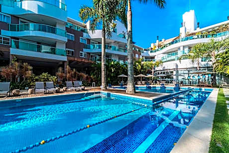 Boulevard 308B - Excelente cobertura em condomínio de luxo no centro de Bombinhas - Piscina - Jacuzzi - Academia - Portaria 24h - (Consultar serviços de roupa de cama e banho)