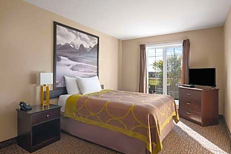 Four-Bedroom Apartment - Non-Smoking