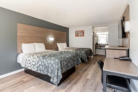 Queen Room with Two Queen Beds - Accessible/Non-Smoking