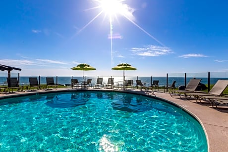 Wave Crest Resort