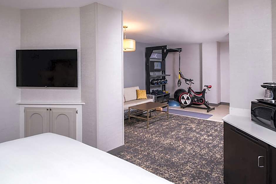 DoubleTree by Hilton Hotel Utica