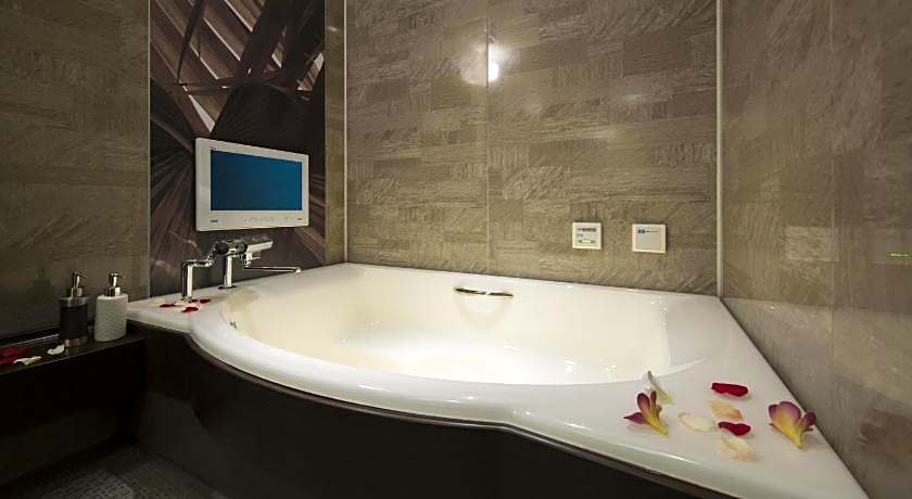 Hotel In The Green (Adult Only)