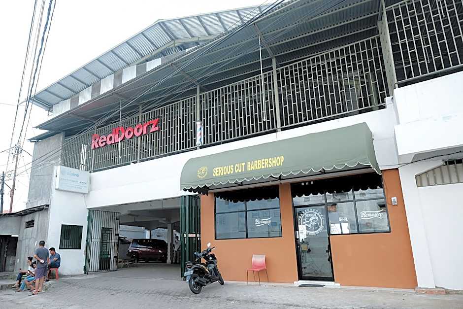 RedDoorz near Tugu Pers Jambi