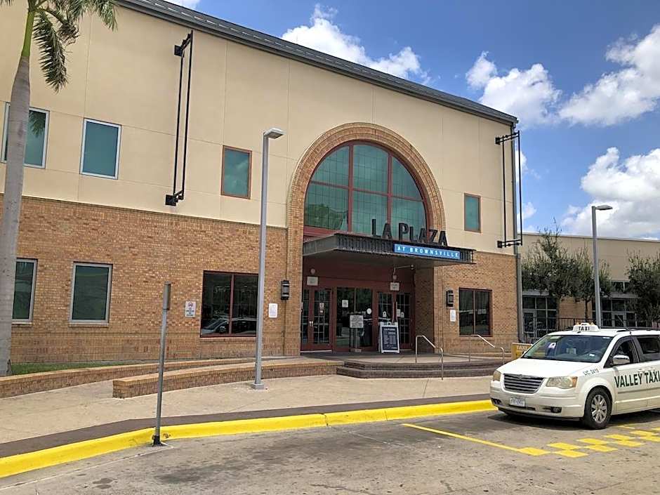 University Inn & Suites Brownsville