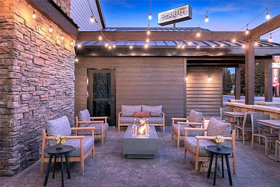 Starlite Yellowstone, Tapestry Collection by Hilton