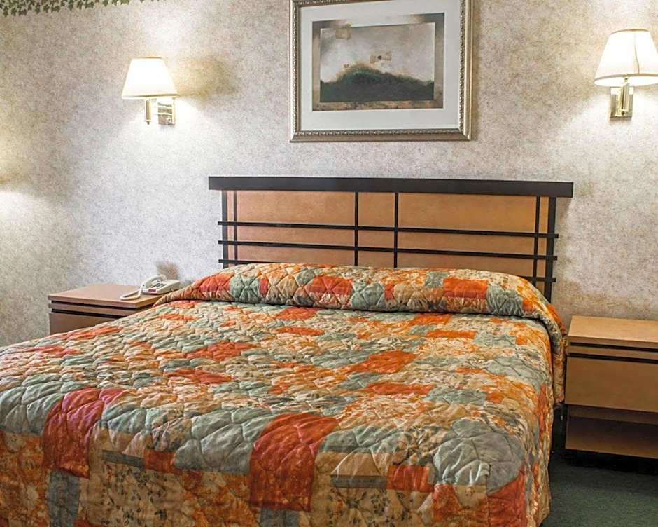 Econo Lodge Inn & Suites Colonie Center Mall