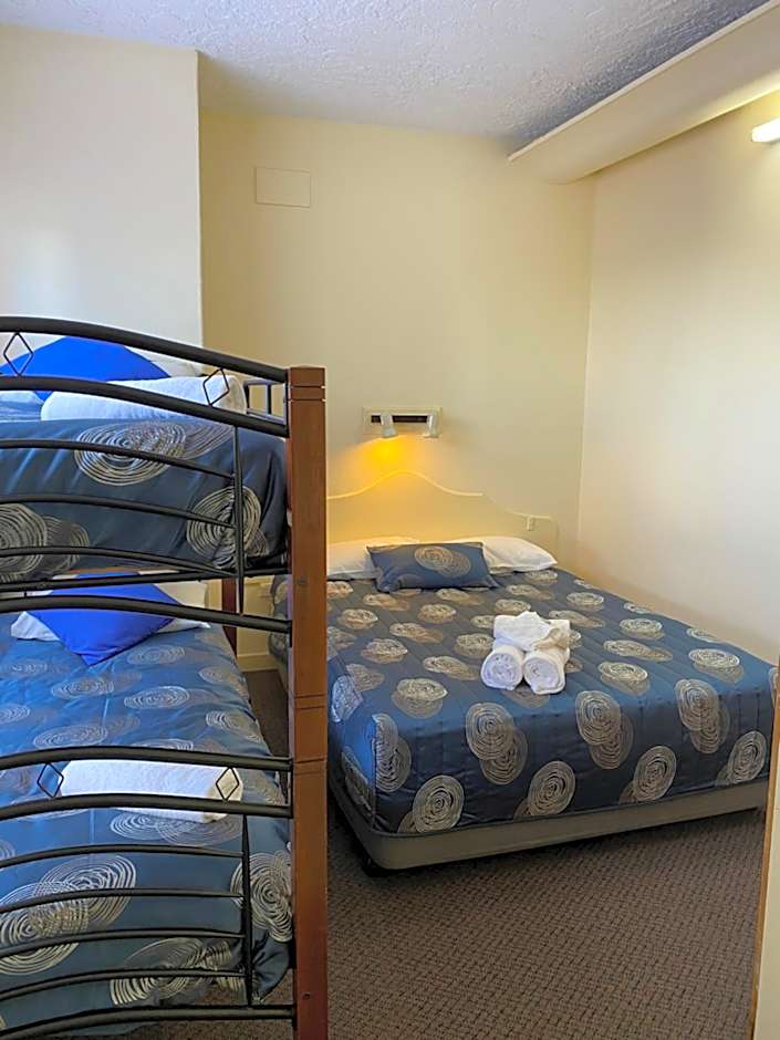 Paddle Steamer Motel