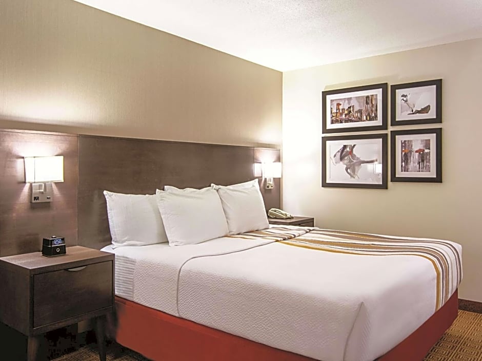 La Quinta Inn & Suites by Wyndham Vancouver Airport