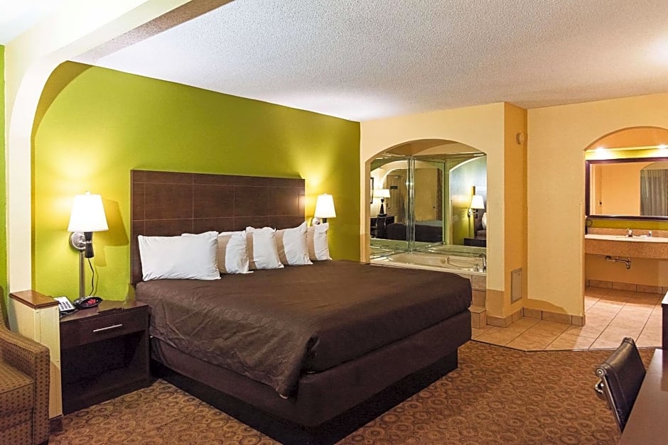 Rodeway Inn & Suites North Clarksville