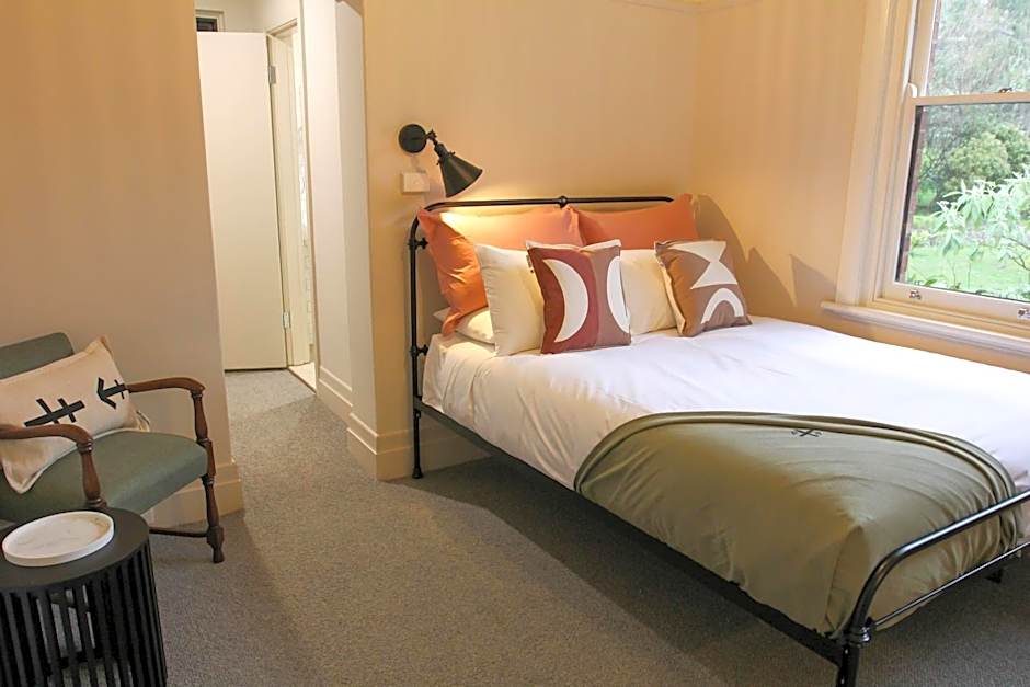 Alpine Hotel, Eat Drink Sleep