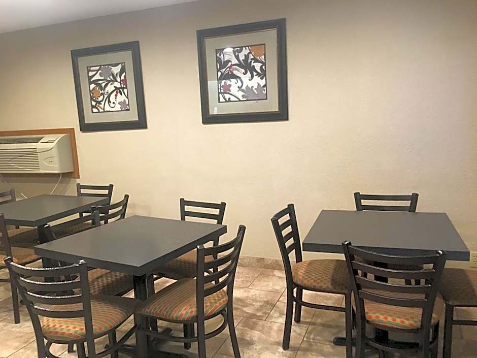 Super 8 by Wyndham Newton