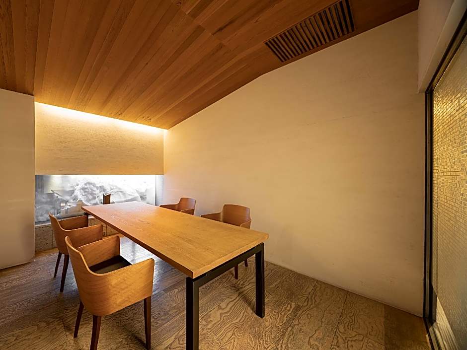 OTARU RETREAT by Onko Chishin