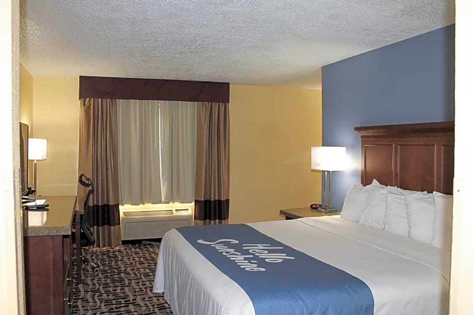 Days Inn by Wyndham Batavia Ohio