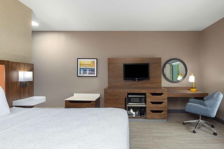 Hampton Inn By Hilton And Suites Harrisburg/North, Pa