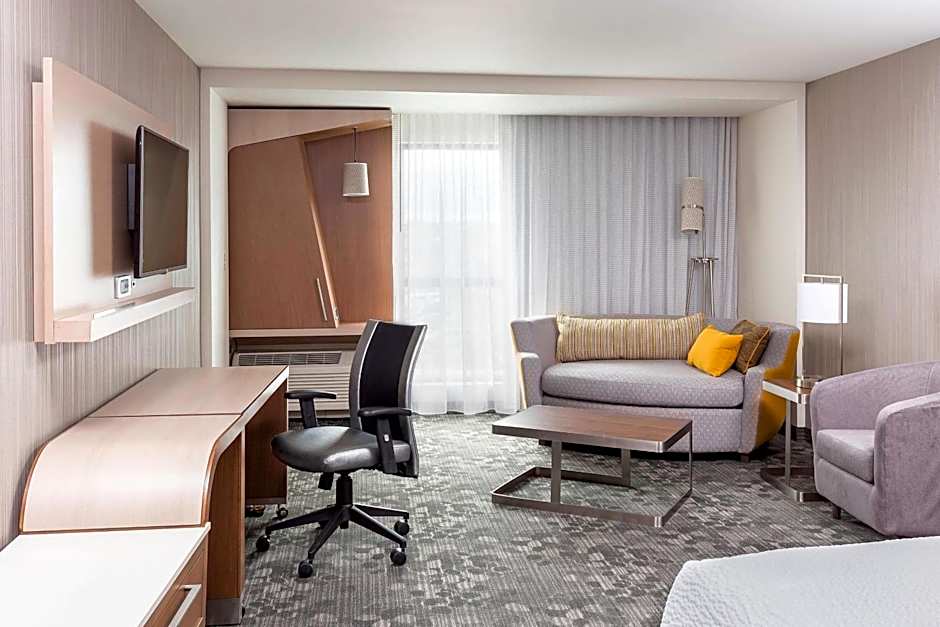 Courtyard by Marriott Bismarck North