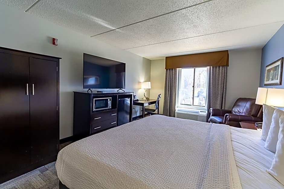 Greenfield Inn & Suites Owensboro, KY Airport