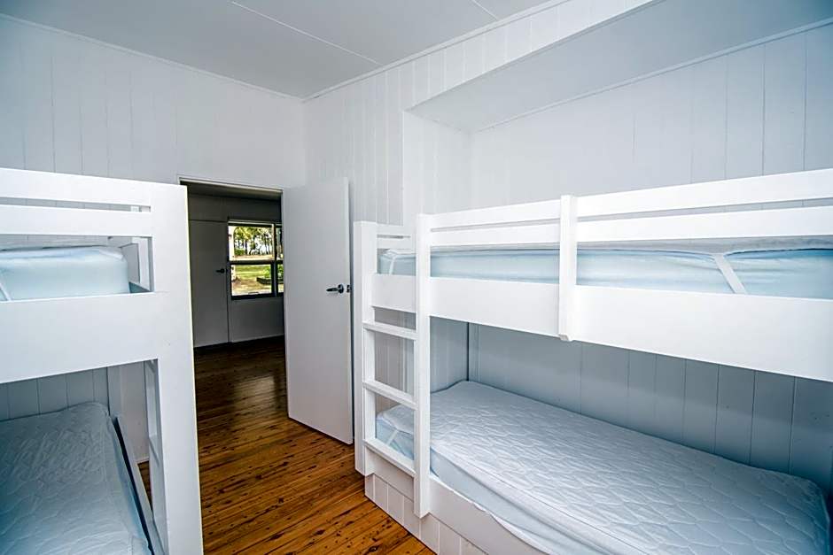 Lakeside Cabins & Holiday Village