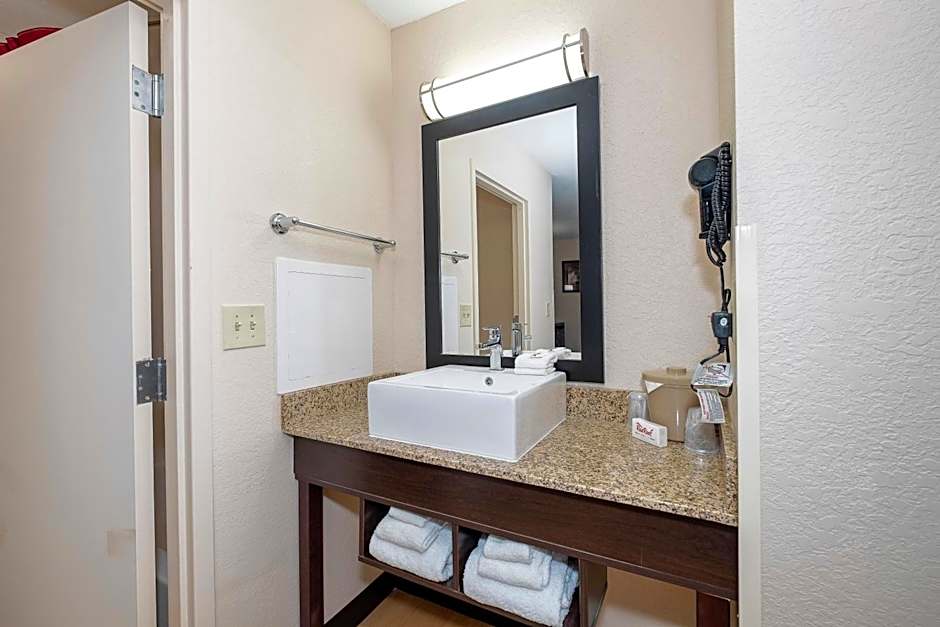 Red Roof PLUS+ Jacksonville - Southpoint