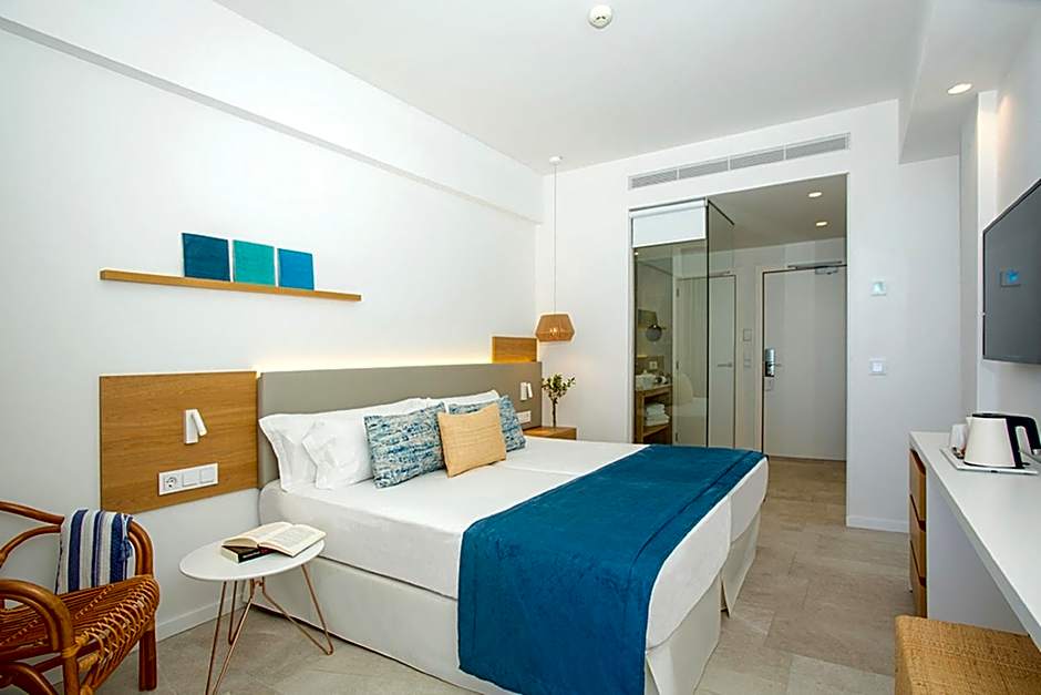 Photo 1 of 8 of 2 Beds, Lateral Sea View