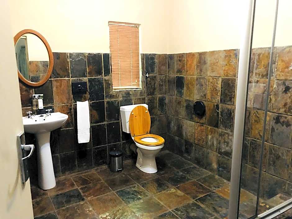 Shangri-La Country Hotel & Spa