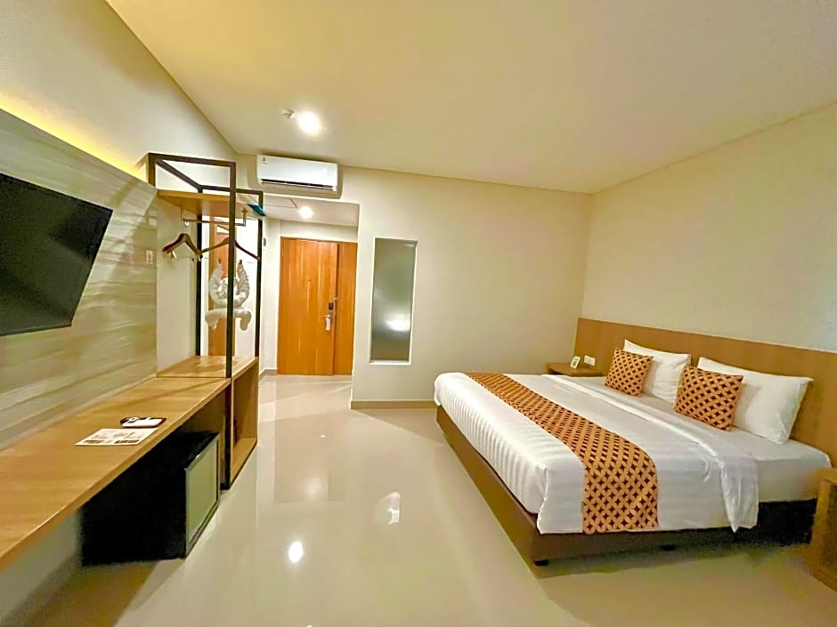 Front One Hotel Gombong