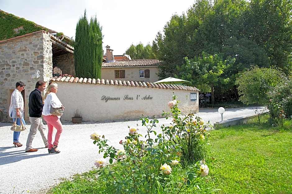 Logis Hôtel & Spa Déjeunez Sous L'Arbre