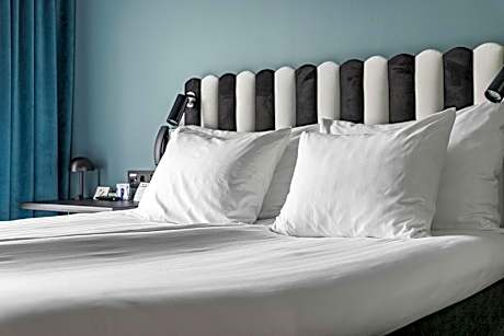 Triple Room with 1 Queen and 1 Single Bed