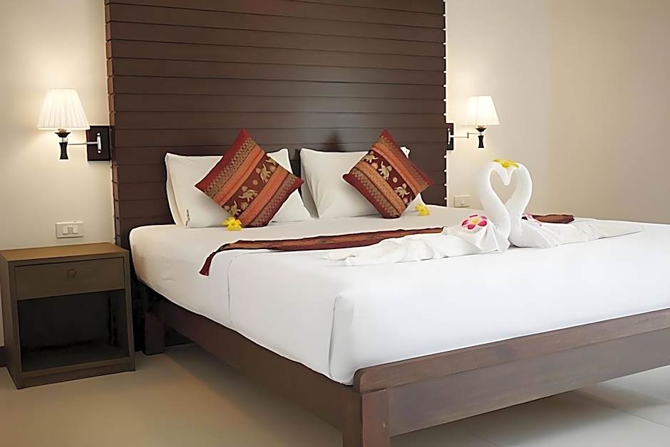 Aromdee @Naithon Beach