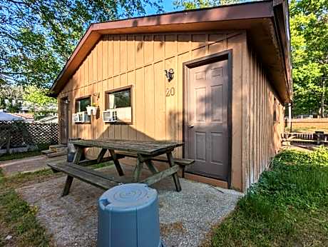 Tiny Wood Cottage 20