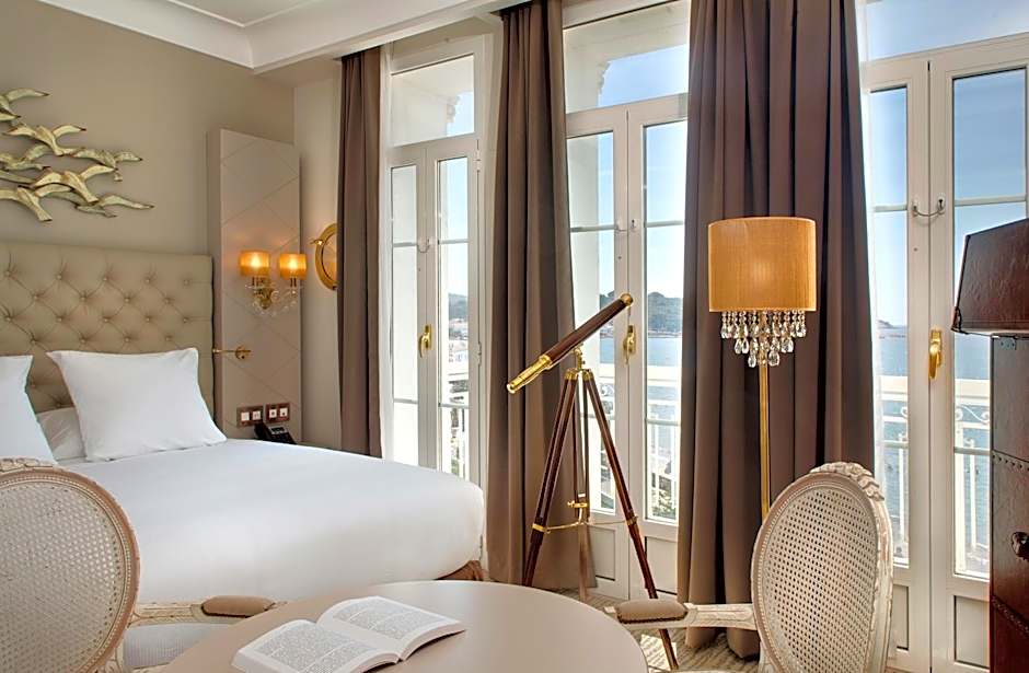 Grand Hotel Des Sablettes Plage, Curio Collection By Hilton