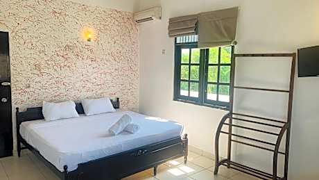 One-Bedroom Apartment with Balcony